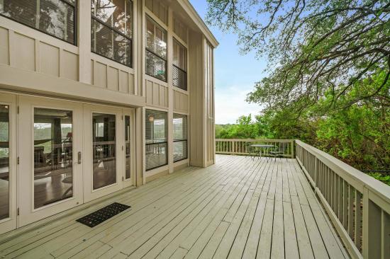 311 Cedar Hurst