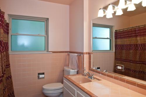 2505 W 45th Central Austin Realtor: Rachel Nation Nation Holdings LLC