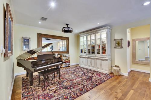 Handsomely redesigned home in the Courtyard.