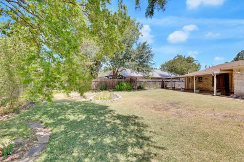 Welcome home to your corner cul de sac lot on Dover Place in Central Austin.