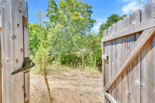 Welcome home to your corner cul de sac lot on Dover Place in Central Austin.