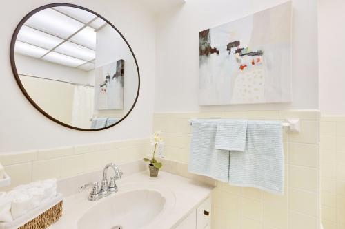 2900 Stoneway Mid Century Modern for sale Nation Holdings Rachel Nation Austin Realtor