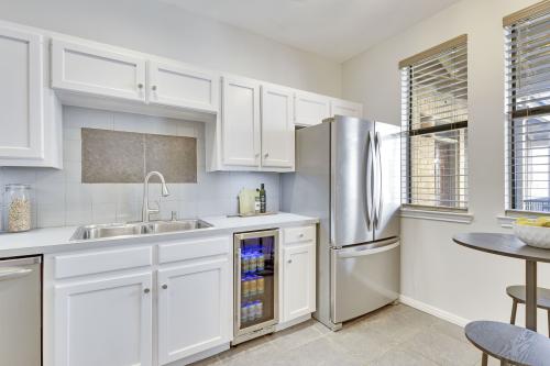 Hyde Park Hideaway--charming Central Austin condo close to UT by Nation Holdings