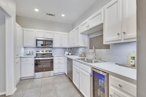 Hyde Park Hideaway--charming Central Austin condo close to UT by Nation Holdings