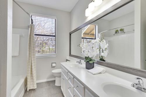 Hyde Park Hideaway--charming Central Austin condo close to UT by Nation Holdings