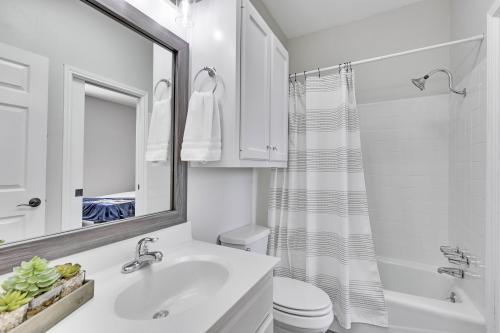 Hyde Park Hideaway--charming Central Austin condo close to UT by Nation Holdings