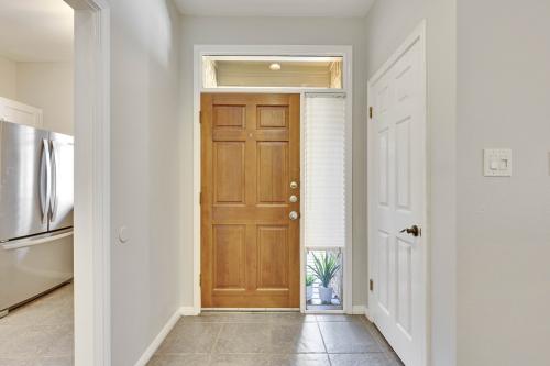 Hyde Park Hideaway--charming Central Austin condo close to UT by Nation Holdings