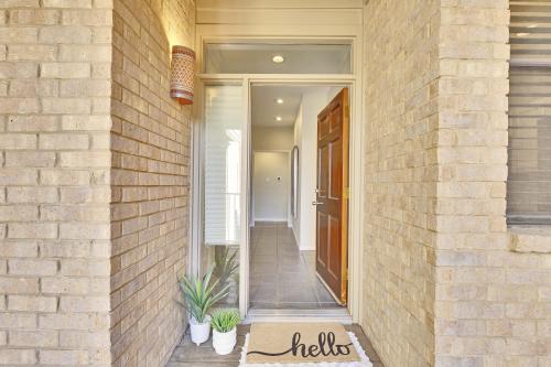 Hyde Park Hideaway--charming Central Austin condo close to UT by Nation Holdings