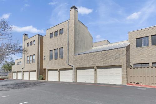 Hyde Park Hideaway--charming Central Austin condo close to UT by Nation Holdings