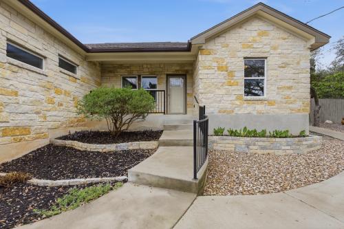 Welcome home to 6115 Cimmaron Trail in Lago Vista.