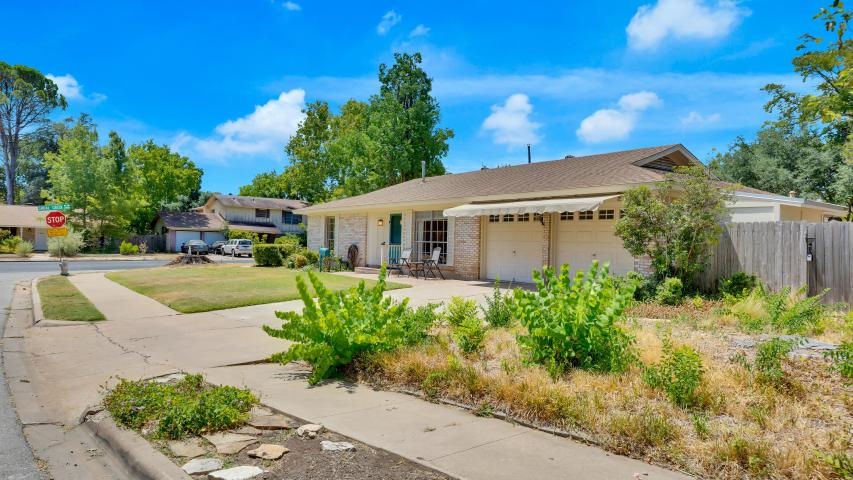 Welcome home to your corner cul de sac lot on Dover Place in Central Austin.